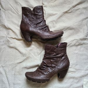 Clarks Indigo Angle Boots